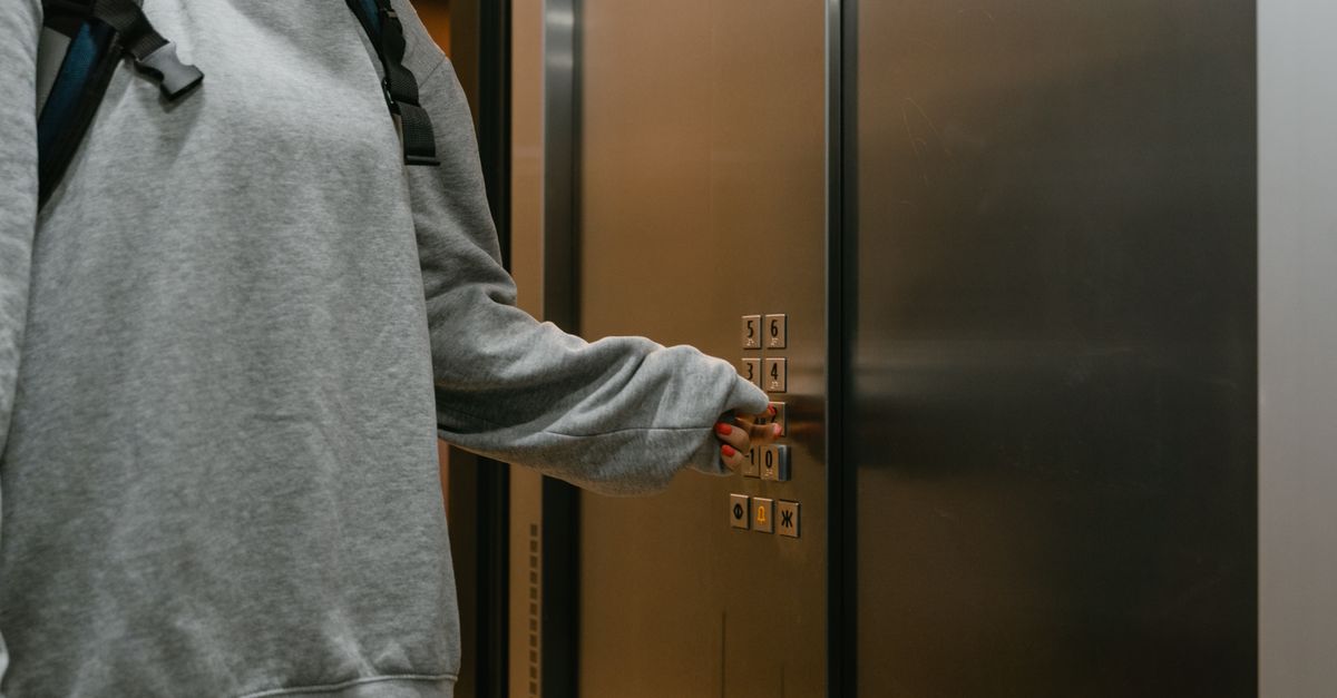 What Happens During a Commercial Lockout & After-Hours Access Call — Sarasota Pro Locksmith